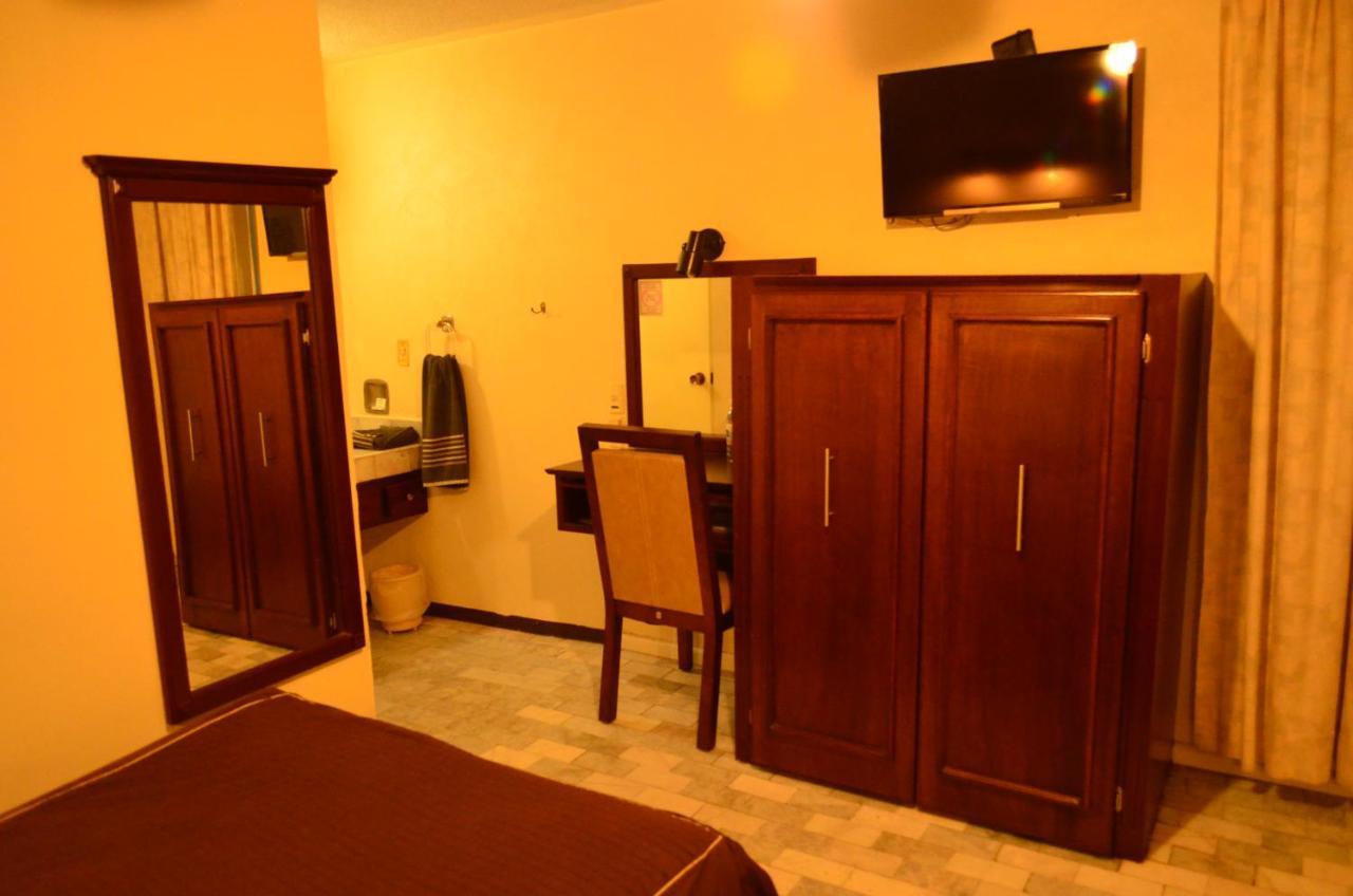 Hotel Flamingo Kristal Irapuato Kültér fotó