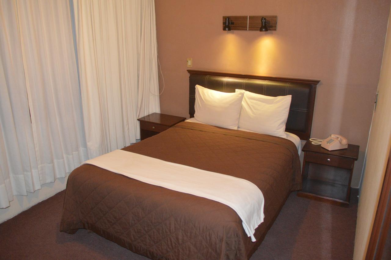 Hotel Flamingo Kristal Irapuato Kültér fotó